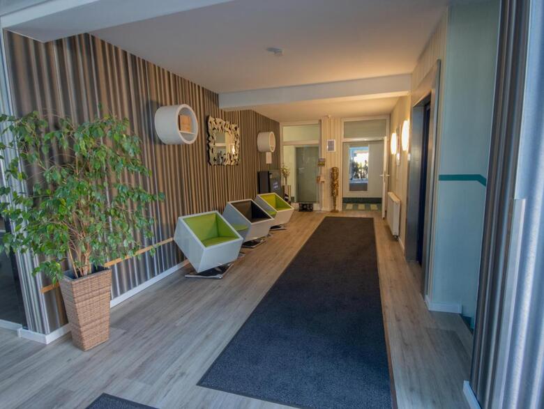 Hostal Check Inn Hotel
