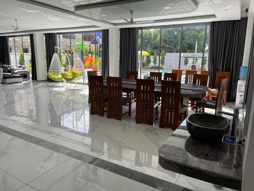 Modern 5-bedroom Villa With Pool, (A Kids Heaven).