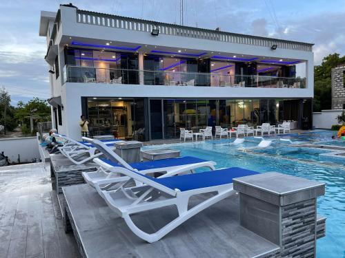 Modern 5-bedroom Villa With Pool, (A Kids Heaven).