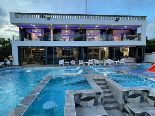 Modern 5-bedroom Villa With Pool, (A Kids Heaven).