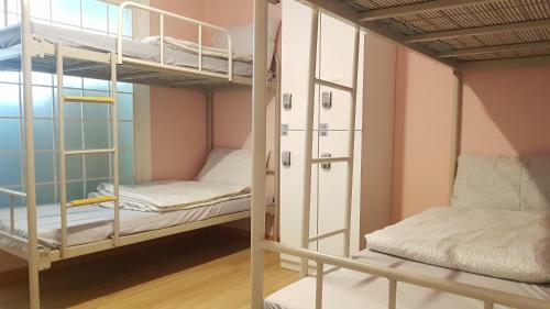 Hostal Geranium Ladies Guesthouse
