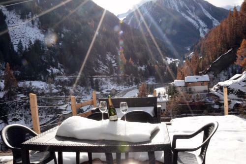 Stilfser H�uschen Mit Blick Auf K�nig Ortler
