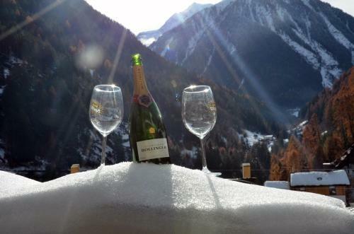 Stilfser H�uschen Mit Blick Auf K�nig Ortler