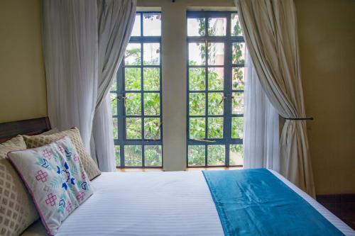 Peaceful, Spacious, Open-plan 2br Apartment Set In Large Mature Garden.