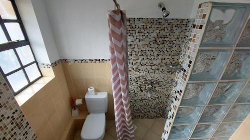 Peaceful, Spacious, Open-plan 2br Apartment Set In Large Mature Garden.