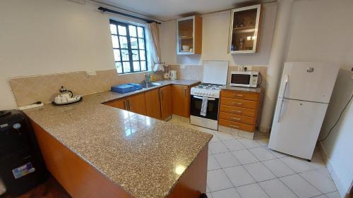 Peaceful, Spacious, Open-plan 2br Apartment Set In Large Mature Garden.