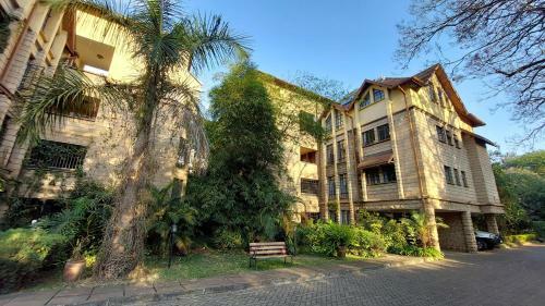 Peaceful, Spacious, Open-plan 2br Apartment Set In Large Mature Garden.