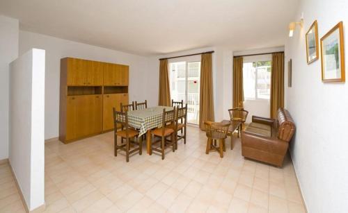 Apartamentos Cala Llonga Playa