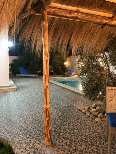 Villa 4 Chambres Avec Piscine Priv�e 38277