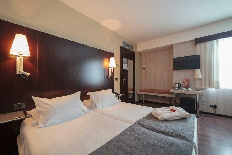 Hotel H2 Salymar