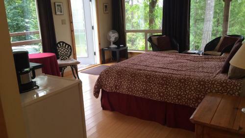 Secret Cove Cottage Suites