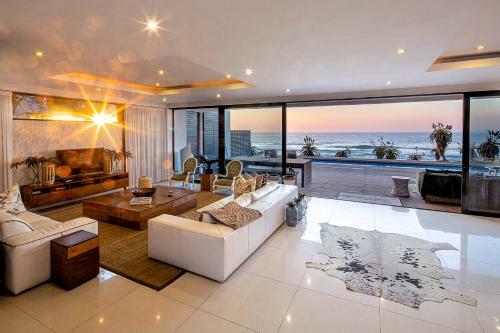 Dolphin Coast Yolo Spaces - Beach House Villa