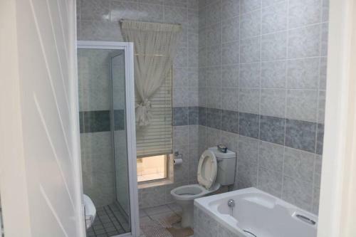10 Sleeper, Indoor Pool, Wifi, Dstv Perfect Holiday Home
