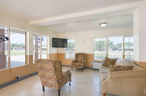 Motel Best Host Inn And Suite - Perry
