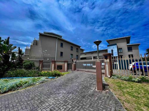 Grace / 2 Bedroom 2 Bathroom Beachfront Apartment