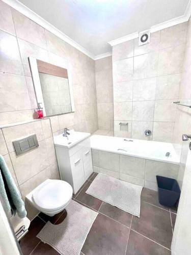 Grace / 2 Bedroom 2 Bathroom Beachfront Apartment