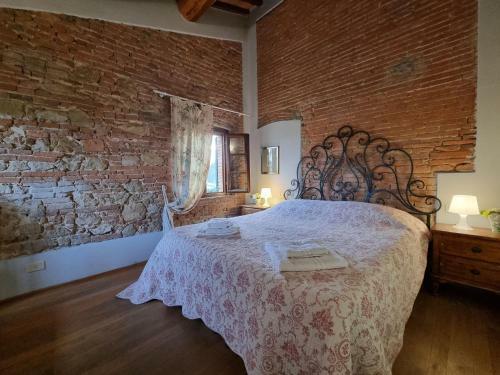 Inviting Holiday Home In Montecastello-pi With Swimming Pool