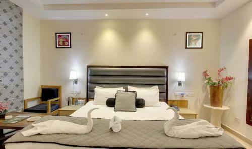 Hotel H Lake View, Bhimtal, Nainital