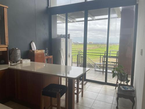 Luxury Beach Front Apartment On Canal - Spacious +