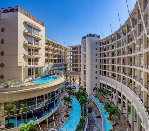 Luxury 2 Bed 2 Bath Seaview Apartment - The Sails Waterfront C5
