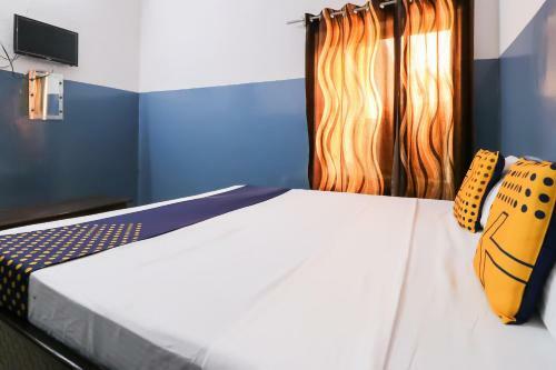 Spot On 61705 Hotel Rose Star