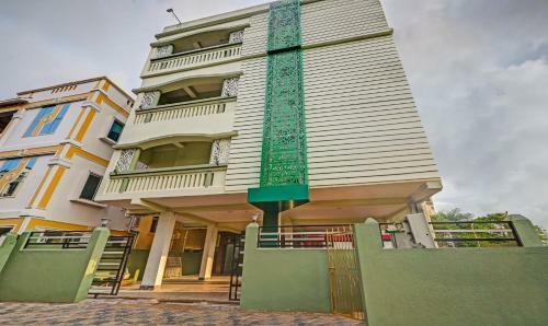 Treebo Trend The Bollywood Hotel Damana Square