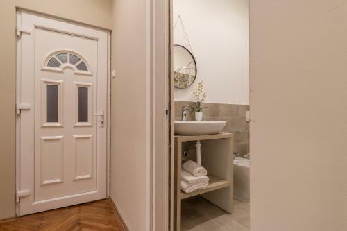 Apartamento Elegante 8 Posti Vicino Alla Stazione - Grey E Blu