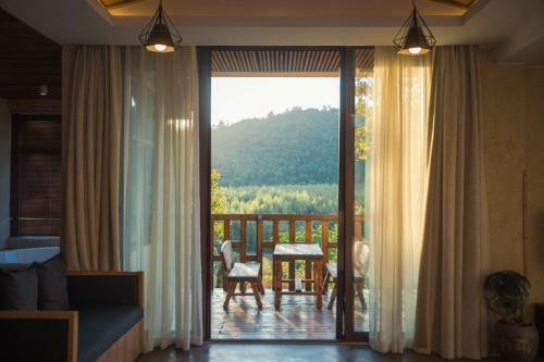Mogan Mountain West House Hotel