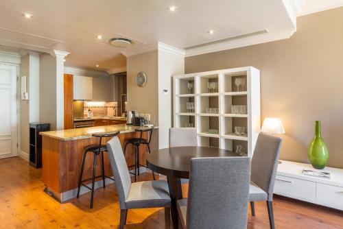 Apartamentos Cape Royale | Whosting