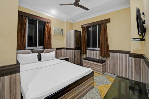 Oyo 84102 Hotel Delux