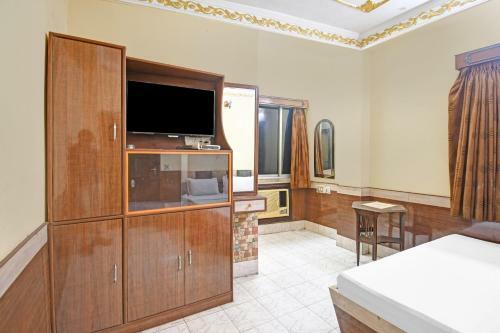 Oyo 84102 Hotel Delux