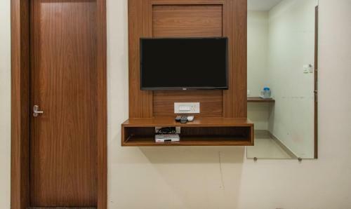 Hotel Hometown Near Us Embassy Bkc