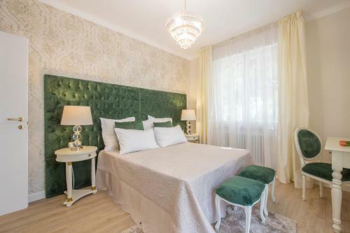 Crys: Apartments, Holiday, Business, Verde