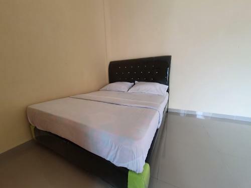 Hotel Oyo 90945 Arizon Kost