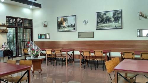 Hostal Rumah Hoho Resto And Guesthouse