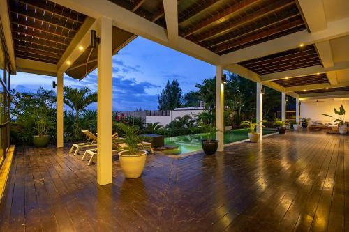 Villa Olivia Estate