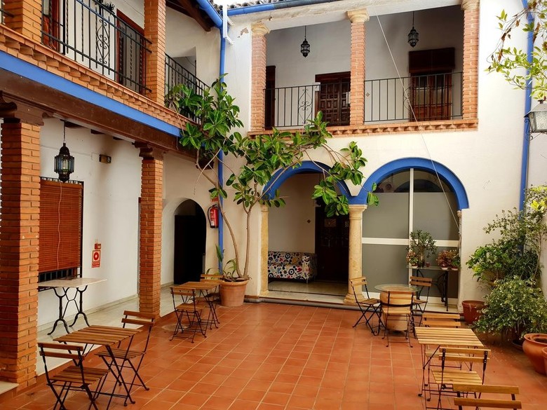 Hostal Osio - Backpackers