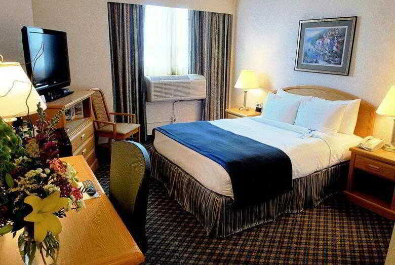 Best Western Plus Carlton Plaza Hotel