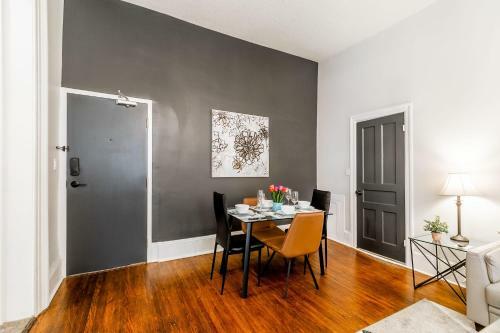 Apartamento Upscale 1br Boutique Apt With Netflix - Prime Downtown Location!