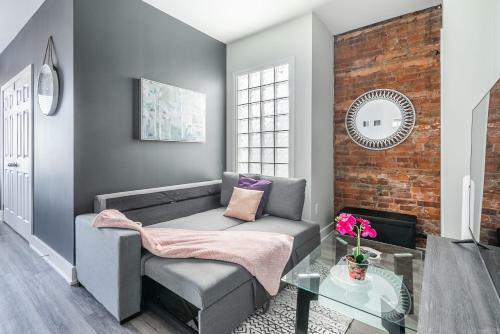 Upscale 1br With King Bed - Boutique Apartment - Prime Location!