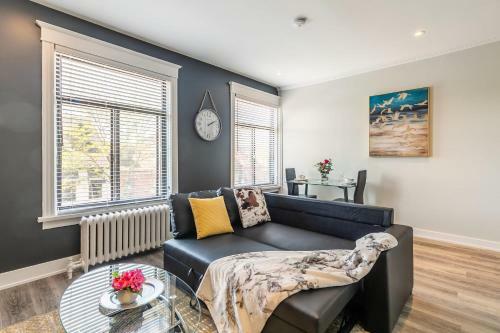 Stunning 1br Apartment - Brand New - Prime Location!