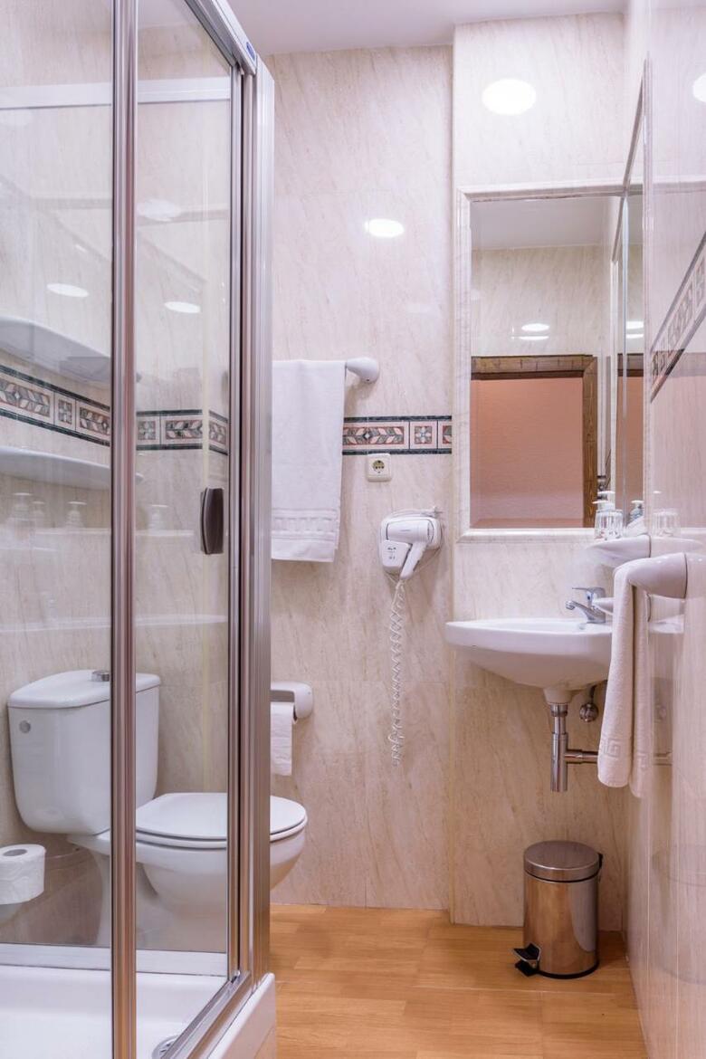 Hostal Lima
