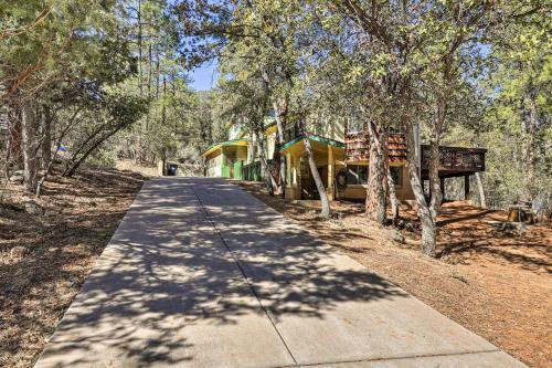 Cozy Pine Cabin With Fire Pit, Deck And Grill!