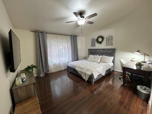 Cozy Farmhouse At Cactus Haven