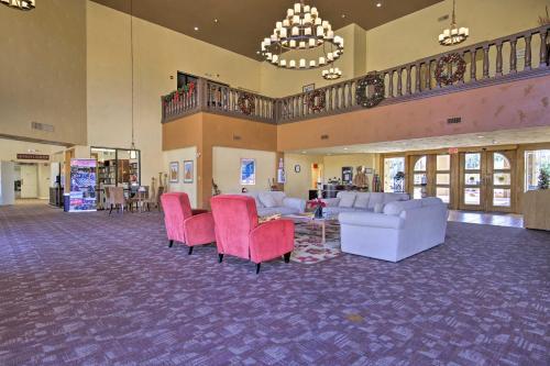 Surprise Retreat With Lake Views And Golf Course!