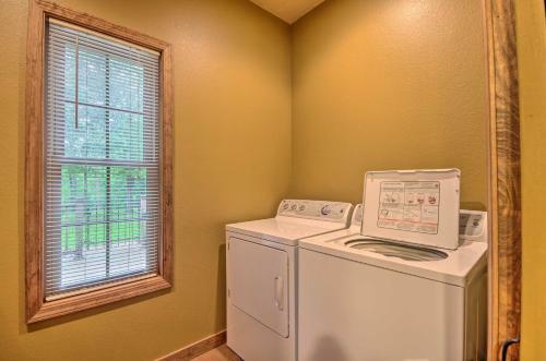 Spacious Family Home With Fire Pit On Norfork Lake!