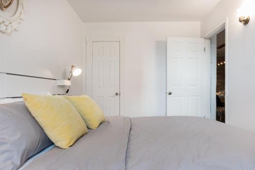 Apartments Near Montreal Olympic Park