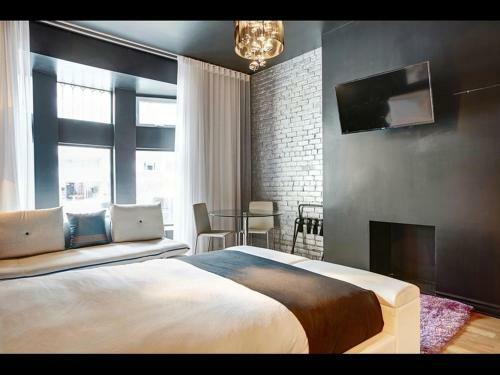 Golden District Mcgill Downtown Stays Studios Design 17