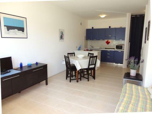 Beautiful Apartment For 4 People, Facing The Sea