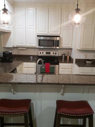Apartamento Unique, Lakefront Corner Condo With 2 En Suite Brs